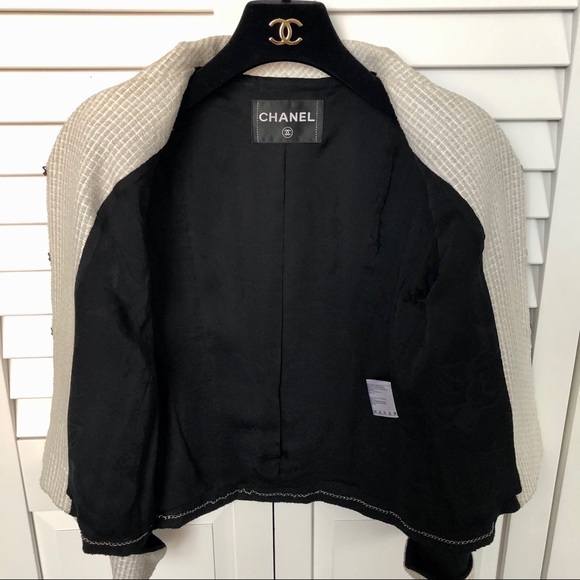 45% OFF🌟CHANEL Black/White Runway Jacket - Picture 4 of 16